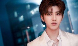 蔡徐坤爆料儿时趣事视频,童年萌态引网友热议